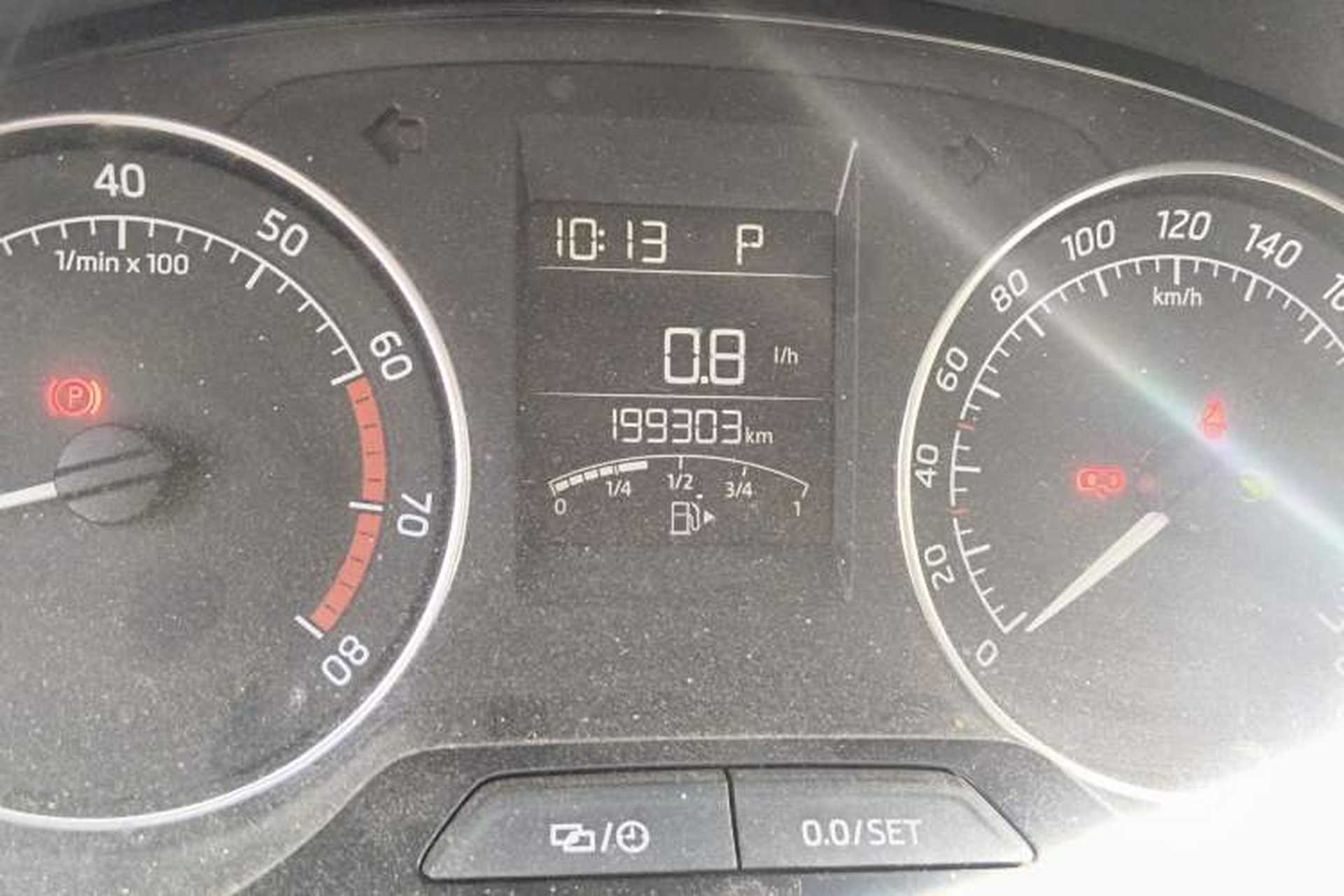Used Skoda Rapid Spaceback 2014 1.4 TSI DSG Comfort Edition Odometer Close Up
