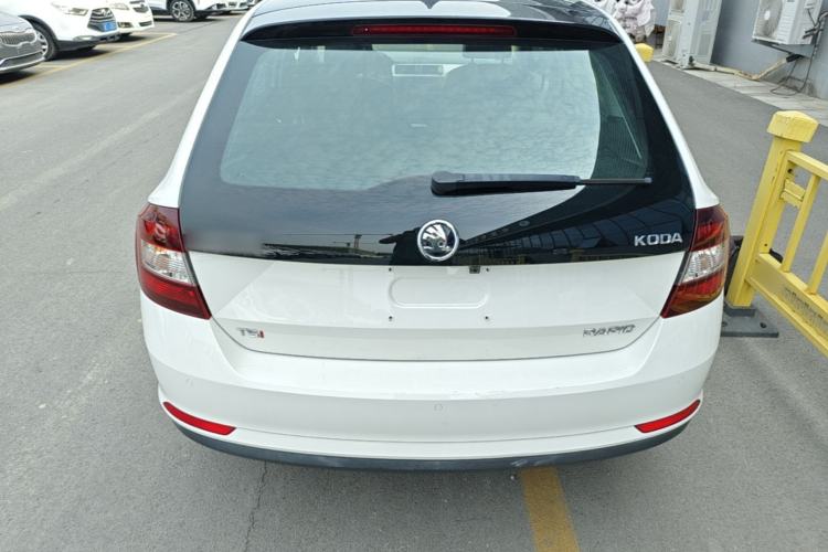 Used Skoda Rapid Spaceback 2014 1.4 TSI DSG Comfort Edition Rear