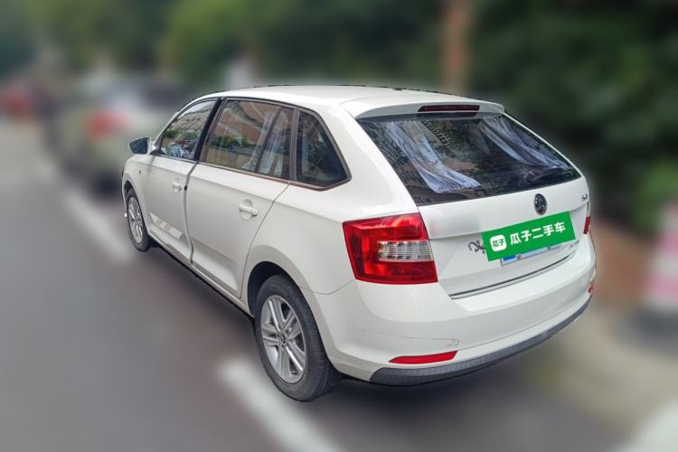 Used Skoda Rapid Spaceback 2014 1.6L Automatic Enjoyment Edition Rear Left 45 Deg