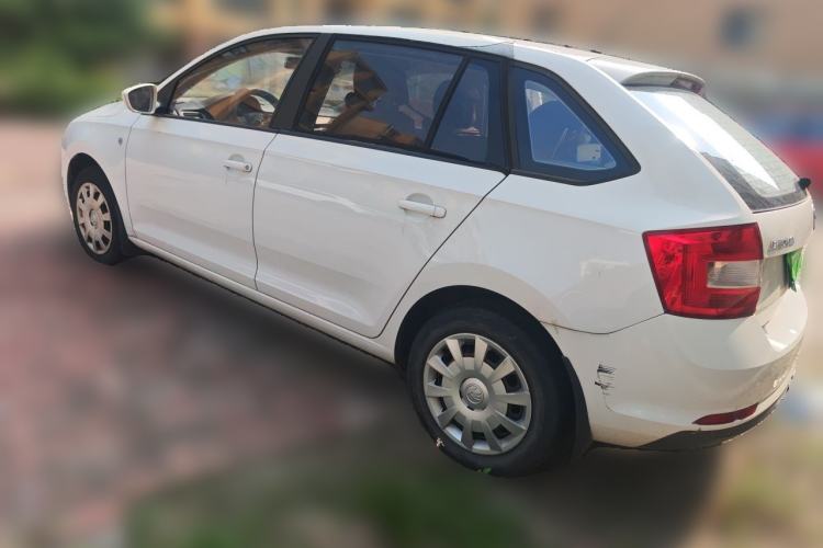 Used Skoda Rapid Spaceback 2014 1.6L Manual Enjoyment Edition Rear Left 45 Deg
