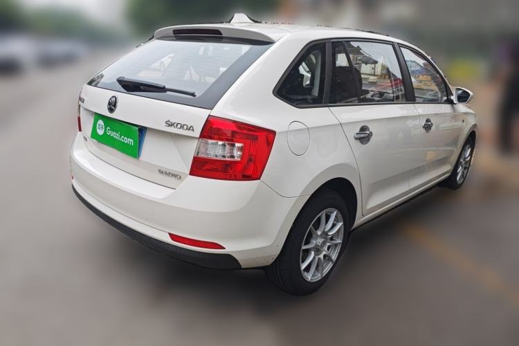 Used Skoda Rapid Spaceback 2014 1.4TSI DSG Enjoyment Edition Rear Right 45 Deg