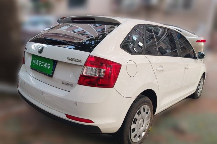 Used Skoda Rapid Spaceback 2014 1.6L Automatic Enjoyment Edition Rear Right 45 Deg