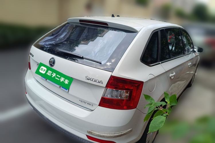 Used Skoda Rapid Spaceback 2014 1.6L Automatic Enjoyment Edition Rear Right 45 Deg