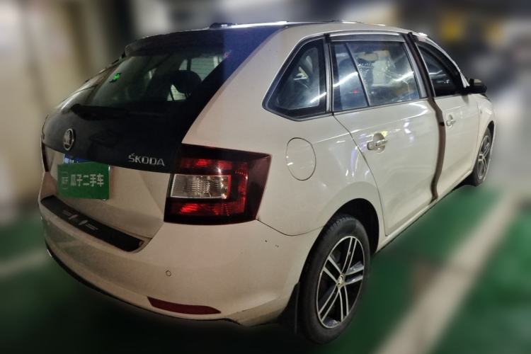 Used Skoda Rapid Spaceback 2014 1.6L Automatic Enjoyment Edition Rear Right 45 Deg