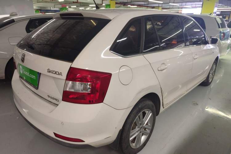 Used Skoda Rapid Spaceback 2014 1.6L Automatic Enjoyment Edition Rear Right 45 Deg