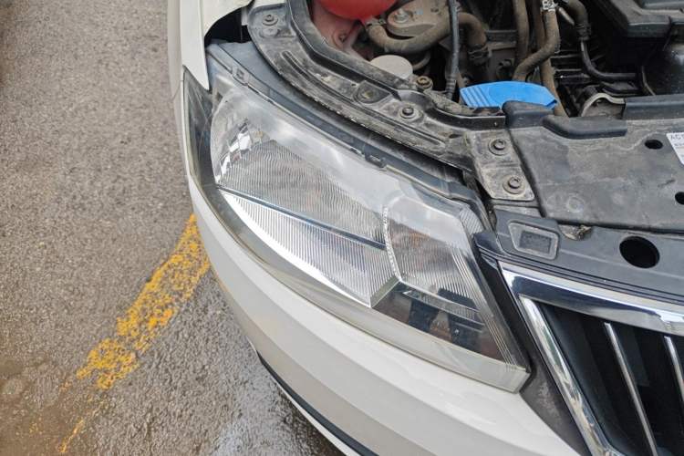 Used Skoda Rapid Spaceback 2014 1.4TSI DSG Enjoyment Edition Right Front Headlight