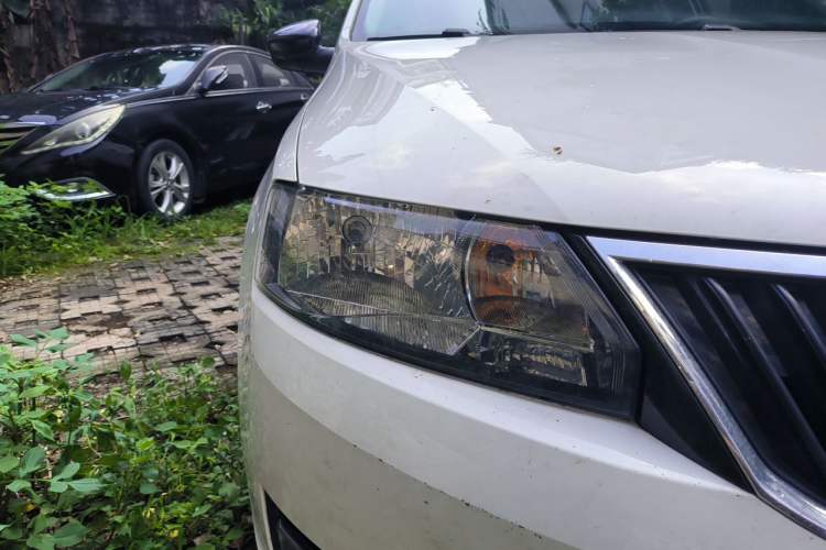 Used Skoda Rapid Spaceback 2014 1.6L Automatic Enjoyment Edition Right Front Headlight