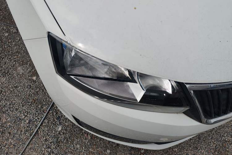 Used Skoda Rapid Spaceback 2014 1.6L Automatic Enjoyment Edition Right Front Headlight