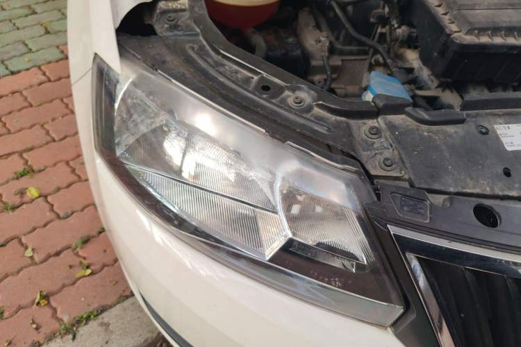 Used Skoda Rapid Spaceback 2014 1.6L Automatic Enjoyment Edition Right Front Headlight