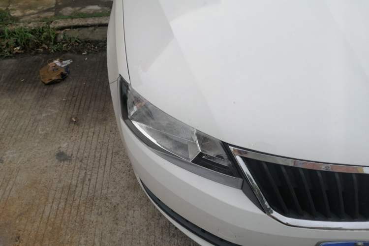 Used Skoda Rapid Spaceback 2014 1.6L Automatic Enjoyment Edition Right Front Headlight