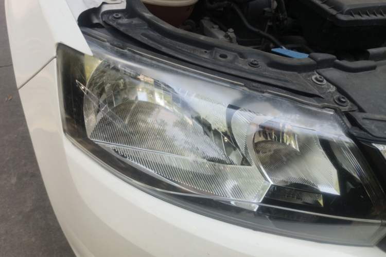 Used Skoda Rapid Spaceback 2014 1.6L Manual Enjoyment Edition Right Front Headlight