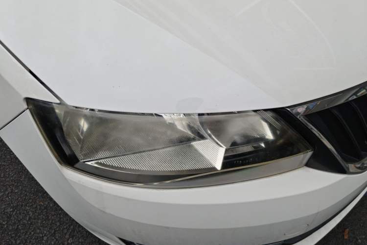 Used Skoda Rapid Spaceback 2014 1.6L Manual Enjoyment Edition Right Front Headlight