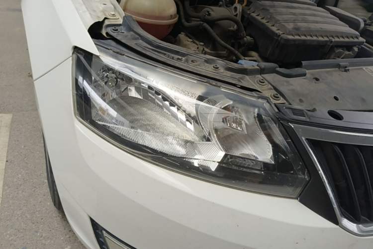 Used Skoda Rapid Spaceback 2014 1.6L Automatic Enjoyment Edition Right Front Headlight