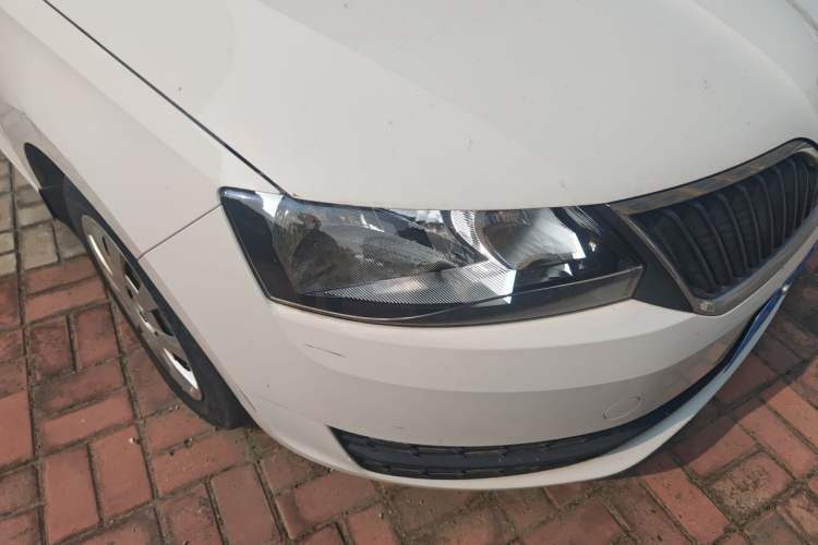 Used Skoda Rapid Spaceback 2014 1.6L Manual Enjoyment Edition Right Front Headlight