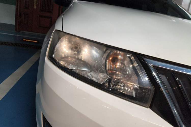 Used Skoda Rapid Spaceback 2014 1.6L Automatic Enjoyment Edition Right Front Headlight