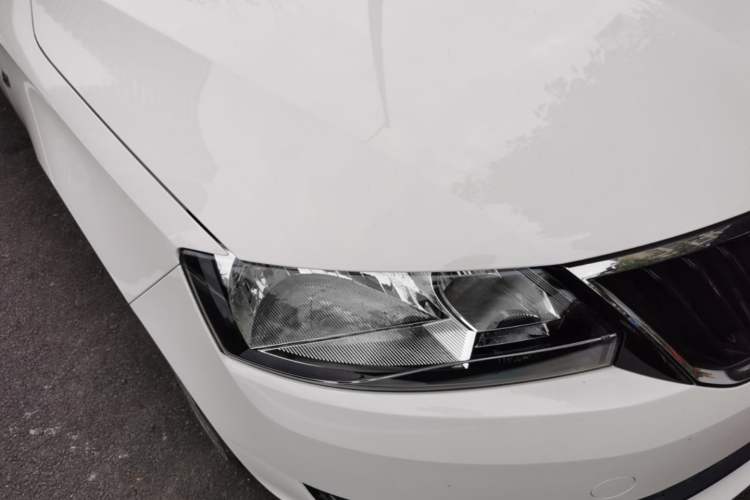 Used Skoda Rapid Spaceback 2014 1.6L Automatic Enjoyment Edition Right Front Headlight
