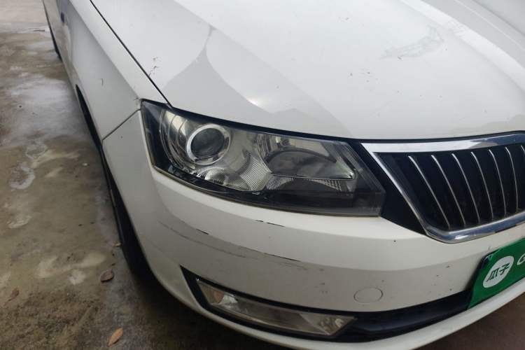 Used Skoda Rapid Spaceback 2014 1.4 TSI DSG Comfort Edition Right Front Headlight
