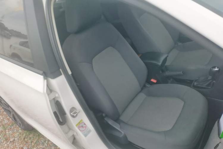 Used Skoda Rapid Spaceback 2014 1.4TSI DSG Enjoyment Edition Right Front Seat