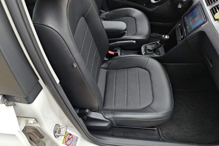Used Skoda Rapid Spaceback 2014 1.4 TSI DSG Comfort Edition Right Front Seat