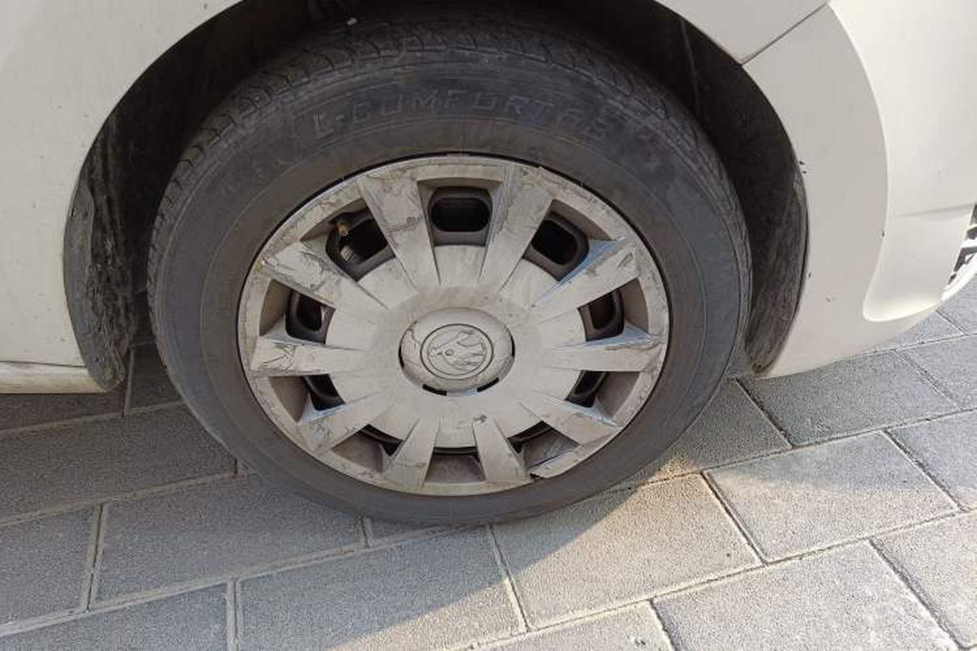 Used Skoda Rapid Spaceback 2014 1.4TSI DSG Enjoyment Edition Right Front Wheel Hub