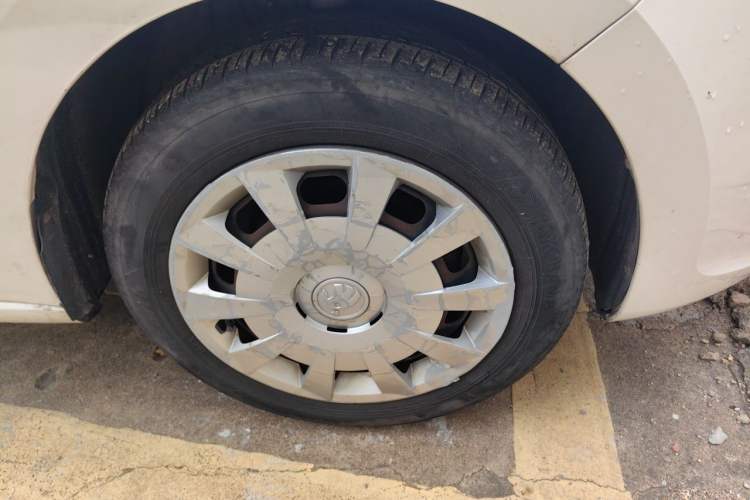 Used Skoda Rapid Spaceback 2014 1.6L Automatic Enjoyment Edition Right Front Wheel Hub