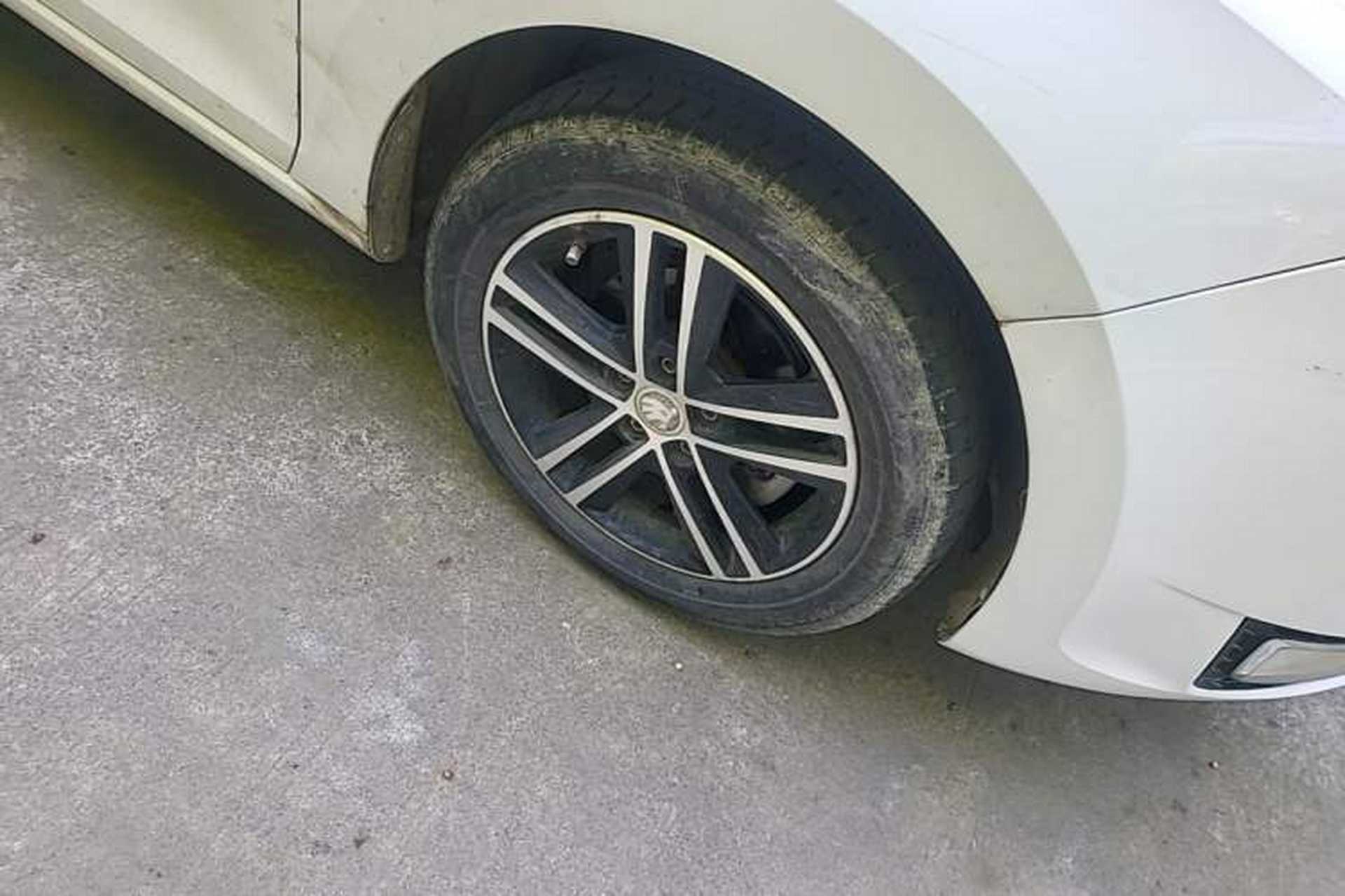 Used Skoda Rapid Spaceback 2014 1.6L Manual Enjoyment Edition Right Front Wheel Hub