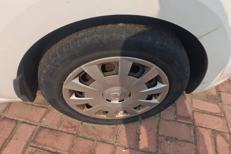 Used Skoda Rapid Spaceback 2014 1.6L Manual Enjoyment Edition Right Front Wheel Hub