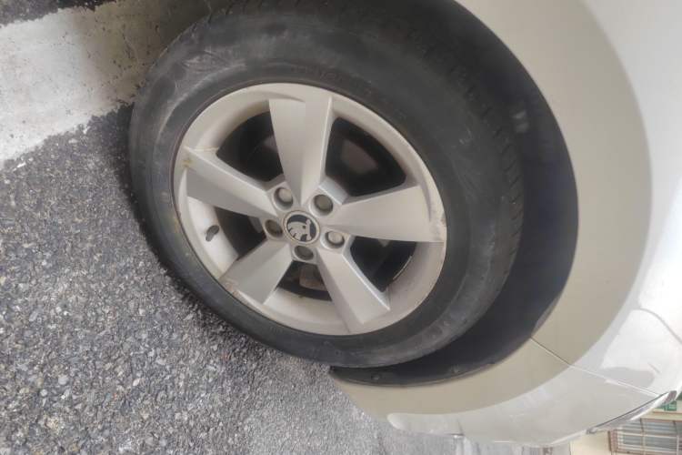 Used Skoda Rapid Spaceback 2014 1.6L Automatic Enjoyment Edition Right Front Wheel Hub