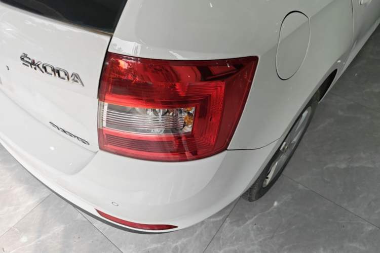 Used Skoda Rapid Spaceback 2014 1.6L Automatic Enjoyment Edition Right Rear Taillight