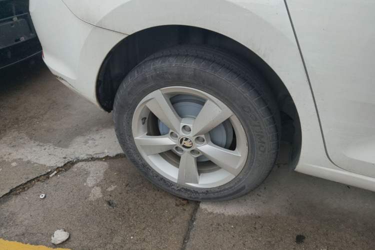 Used Skoda Rapid Spaceback 2014 1.6L Automatic Enjoyment Edition Right Rear Wheel Hub