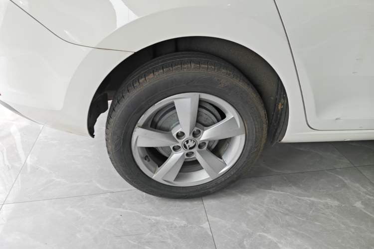 Used Skoda Rapid Spaceback 2014 1.6L Automatic Enjoyment Edition Right Rear Wheel Hub