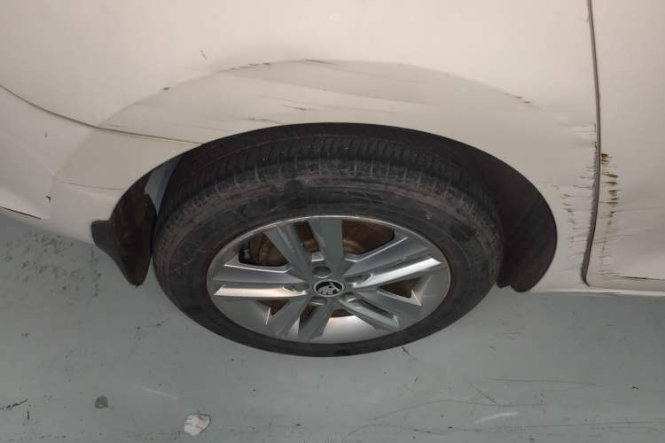 Used Skoda Rapid Spaceback 2014 1.6L Automatic Enjoyment Edition Right Rear Wheel Hub