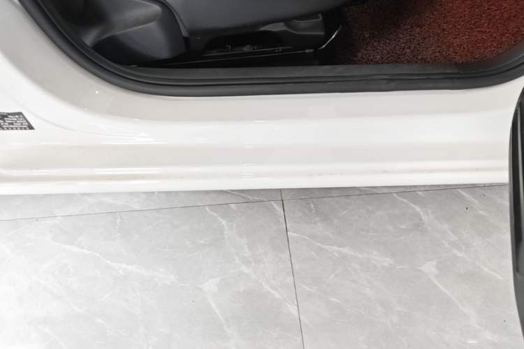 Used Skoda Rapid Spaceback 2014 1.6L Automatic Enjoyment Edition Right Side Sill