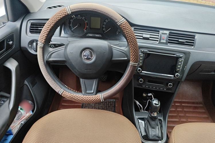Used Skoda Rapid Spaceback 2014 1.4TSI DSG Enjoyment Edition Steering Wheel