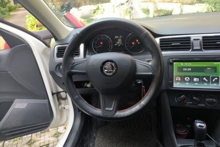 Used Skoda Rapid Spaceback 2014 1.6L Automatic Enjoyment Edition Steering Wheel