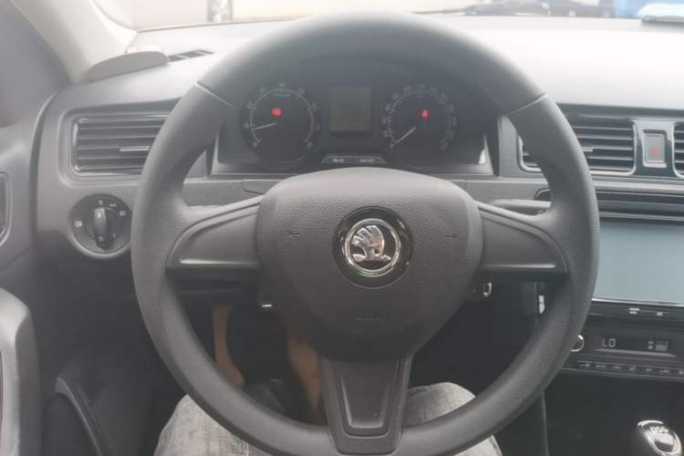 Used Skoda Rapid Spaceback 2014 1.4TSI DSG Enjoyment Edition Steering Wheel