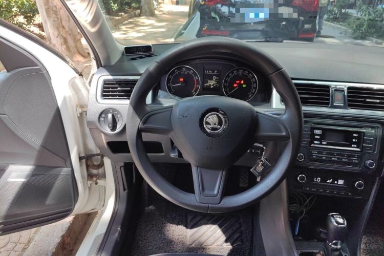 Used Skoda Rapid Spaceback 2014 1.4 TSI DSG Comfort Edition Steering Wheel
