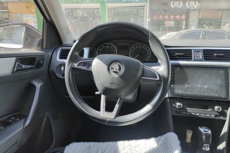 Used Skoda Rapid Spaceback 2014 1.4 TSI DSG Trend Edition Steering Wheel