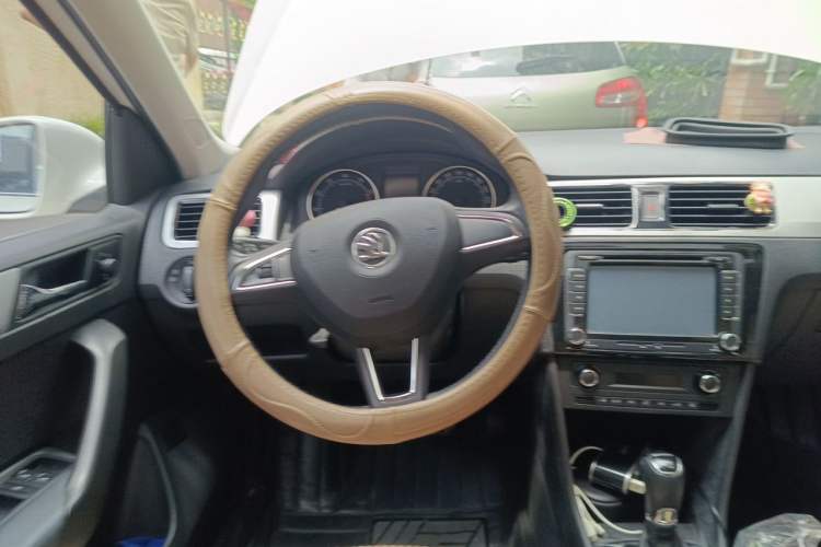Used Skoda Rapid Spaceback 2014 1.6L Automatic Enjoyment Edition Steering Wheel