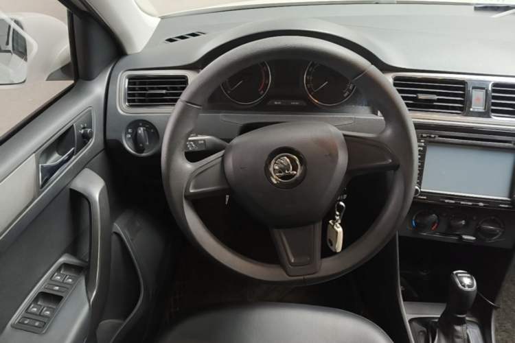 Used Skoda Rapid Spaceback 2014 1.6L Automatic Enjoyment Edition Steering Wheel