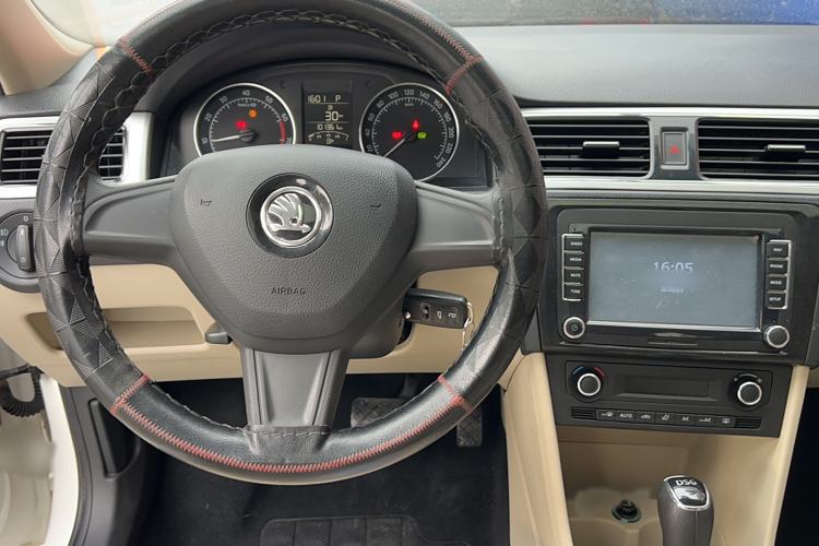 Used Skoda Rapid Spaceback 2014 1.4 TSI DSG Comfort Edition Steering Wheel