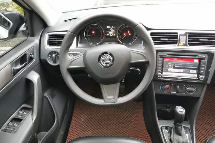 Used Skoda Rapid Spaceback 2014 1.6L Automatic Enjoyment Edition Steering Wheel
