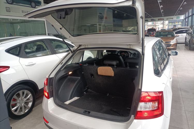 Used Skoda Rapid Spaceback 2014 1.6L Automatic Enjoyment Edition Trunk