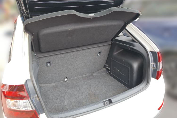 Used Skoda Rapid Spaceback 2014 1.6L Manual Enjoyment Edition Trunk