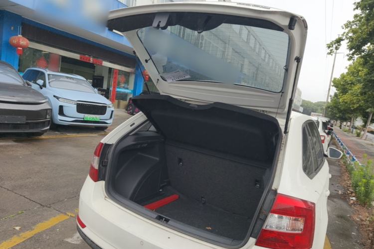 Used Skoda Rapid Spaceback 2014 1.6L Automatic Enjoyment Edition Trunk