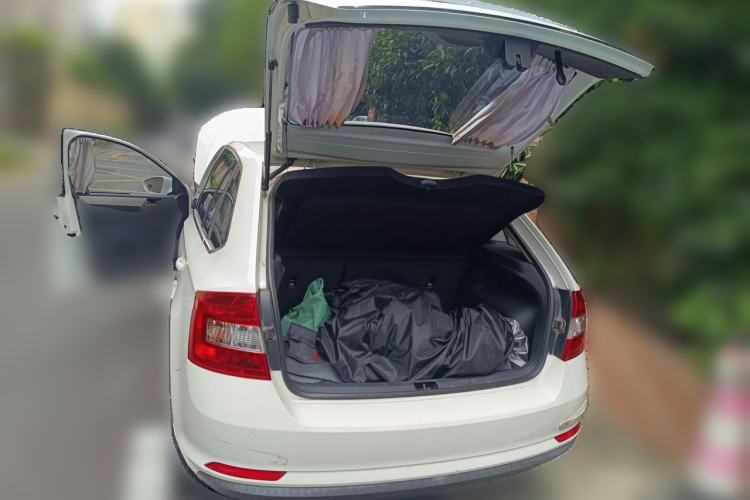 Used Skoda Rapid Spaceback 2014 1.6L Automatic Enjoyment Edition Trunk
