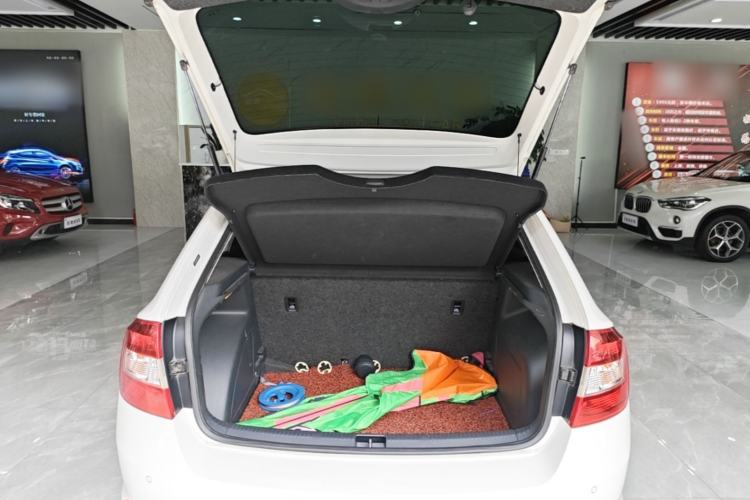 Used Skoda Rapid Spaceback 2014 1.6L Automatic Enjoyment Edition Trunk