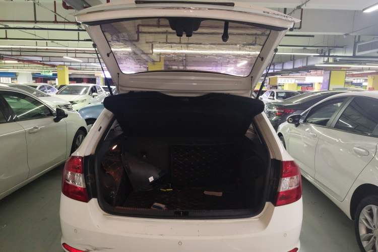 Used Skoda Rapid Spaceback 2014 1.6L Automatic Enjoyment Edition Trunk