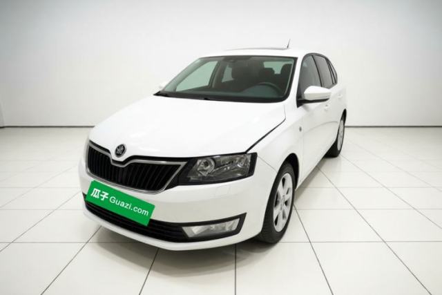 Skoda Rapid Spaceback 2014 1.6L Manual Enjoyment Edition مستعملة