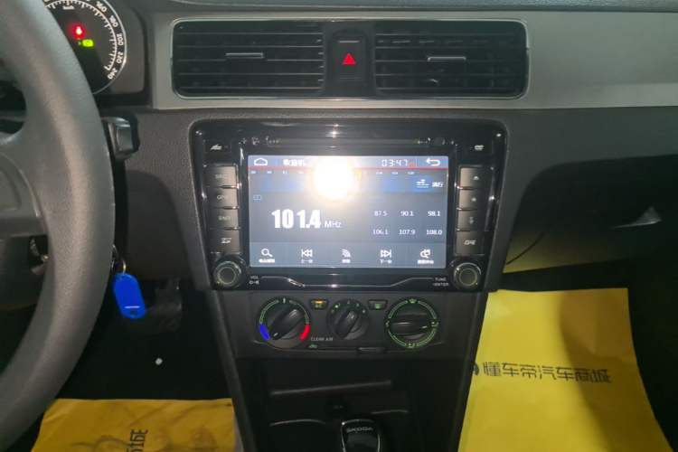 Used Skoda Rapid Spaceback 2016 1.6L Automatic Chuanxing Edition Audio And AC Panel